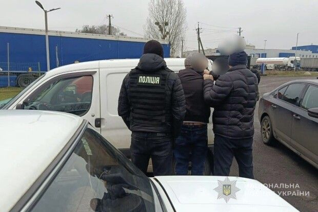 6000 доларів за «щілину» в ЄС: на Волині експрикордонник та його спільник затримані «на гарячому»