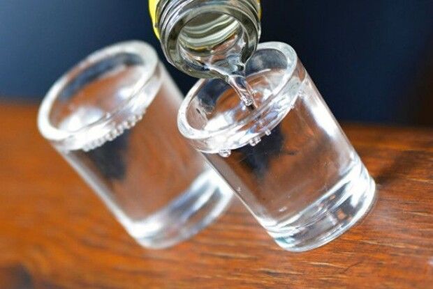 У Рівному поліція в'пяте намагається закрити генделик, який під час карантину рятує містян від тверезості