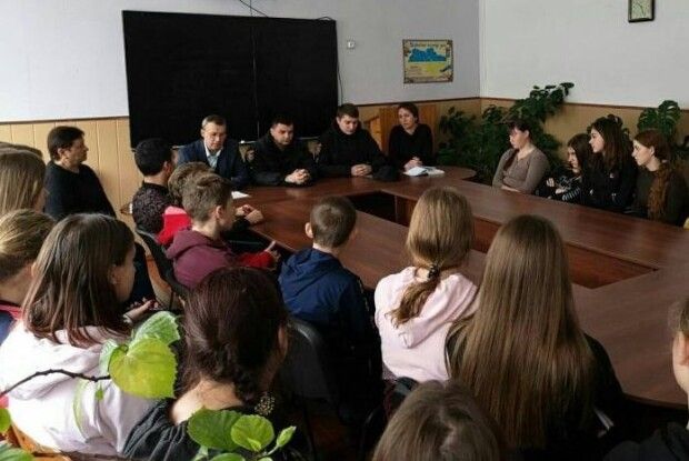 Куди звертатися дітям за захистом своїх прав?