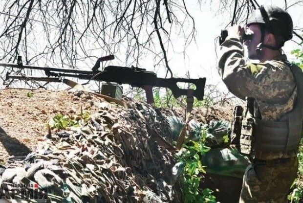 Українські бійці напівкільцем обступили опорний пункт ворога