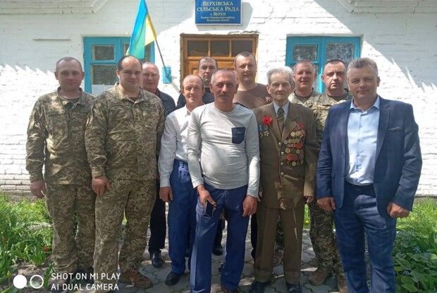 Сучасні українські захисники привітали єдиного в ОТГ ветерана Другої світової війни