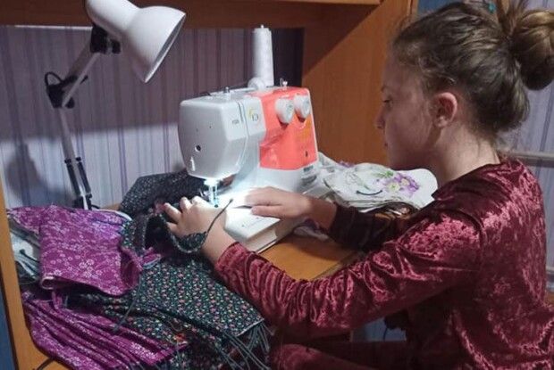 11–річна школярка пошила і роздала 2000 масок