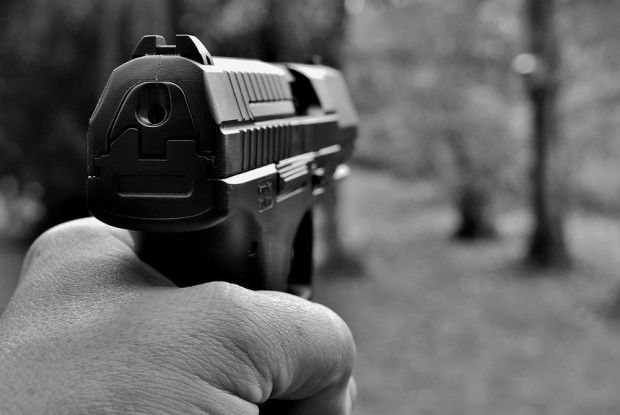 16-річну лучанку підстрелили на балконі власного будинку