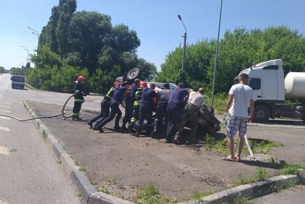 У Панталії внаслідок ДТП догори дригом перевернувся «Жигуль» (фото)
