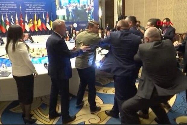 Українські делегати побилися з росіянами на саміті ПАЧЕС в Анкарі (Відео)