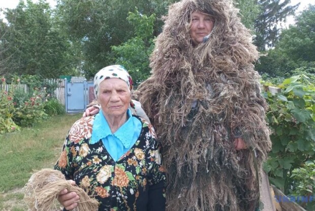 На Житомирщині 105-річна бабуся волонтерить для ЗСУ і чекає смерті путіна