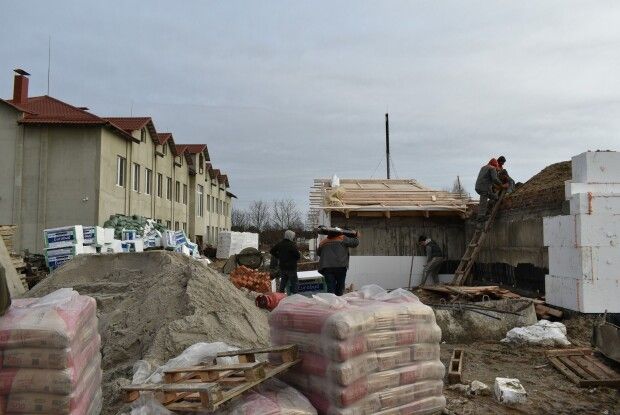 У чотирьох навчальних закладах Волині будують укриття