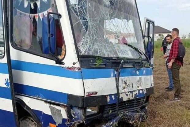 Поблизу Рівного розбилася маршрутка з пасажирами (Фото)