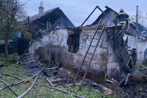 На Рівненщині вогонь знищив господарську будівлю