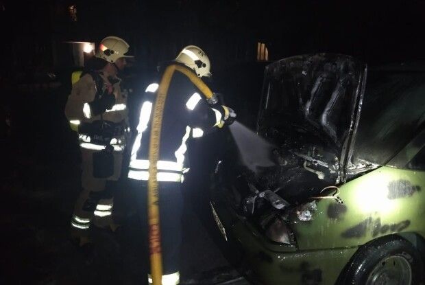 У Рівному увечері спалахнув автомобіль (Фото)