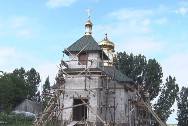 Для московських попів закон неписаний: у волинському селі незаконно будують храм московського патріархату (Відео)