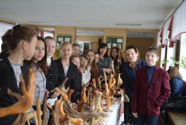 Волинянин перетворює коріння дерев у мистецькі шедеври