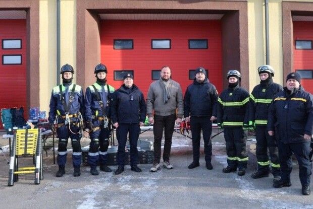 Луцька громада закупила сучасне верхолазне обладнання рятувальникам