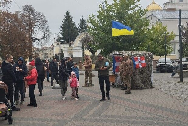 Повісток не роздають: на вулицях Луцька з’явились рекрутингові групи