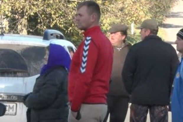 У селі на Горохівщині аграрії не мають куди подіти врожай: колгоспний склад продали без їхнього відома