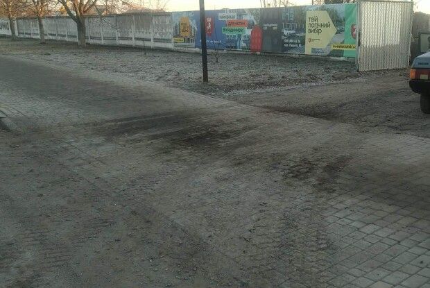 На Волині забудовника змусили прибрати бруд на дорозі (Фото)