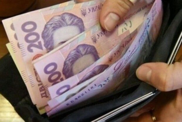 У НБУ спрогнозували, на скільки впадуть зарплати українців у 2022-2023 роках
