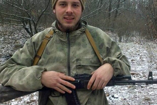  «Батько щовечора розмовляє з портретом сина на гранітній дошці»...