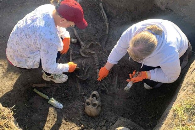 Археологи виявили давній могильник під час розкопок на Рівненщині (Фото)