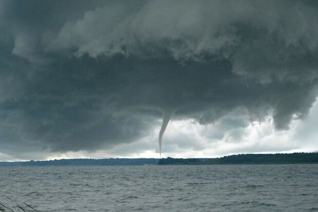 Що відбувається всередині торнадо? (Відео)