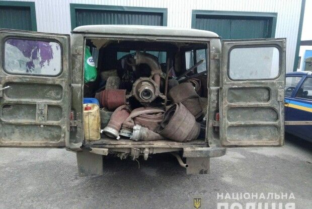Відпрацювання Дубровицького району: поліцейські вилучили три мотопомпи та два автомобілі