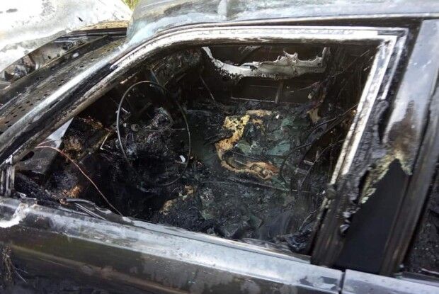 На Рівненщині в лісі згорів легковик (Фото)