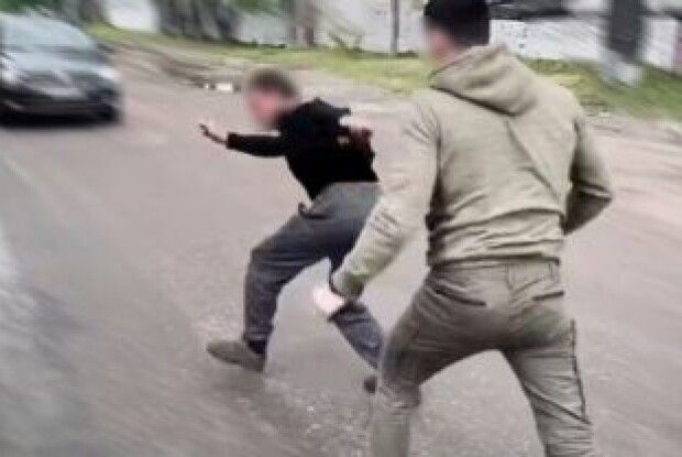 У Ковелі водій автобуса погнався за перехожим