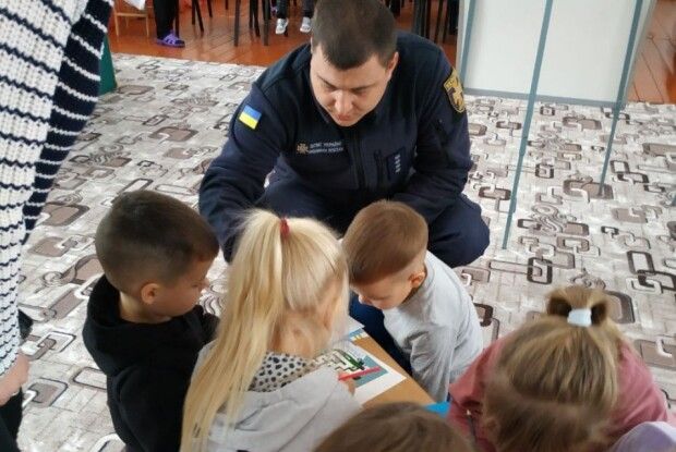 На Волині фахівці ДСНС провели для дошкільнят інформаційне заняття (ФОТО)