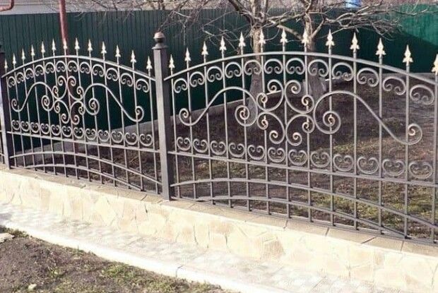 Ковані паркани - як обрати та які з них сьогодні є популярними