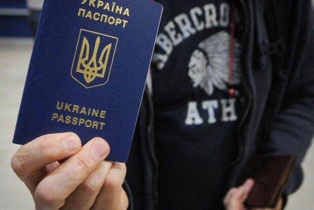 Чи можуть покарати чоловіків, які не повернулися до України під час війни: юристи відповіли