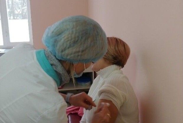 Навіщо працівники Волинського центру контролю та профілактики хвороб моніторять центри вакцинації