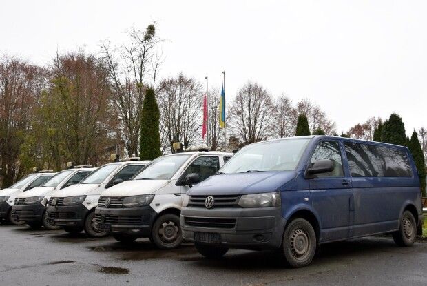 Прикордонники в Луцьку отримали п'ять авто від Естонії (Відео)