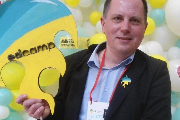 Килими з бабусиної стіни над ліжком тепер є першою візуальною ознакою нового освітнього простору?