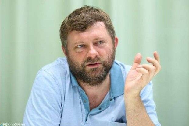 Очільник «Слуги народу» Корнієнко розпочав свій виступ у парламенті фразою: «Алло, так? Добрий день...» (Відео)