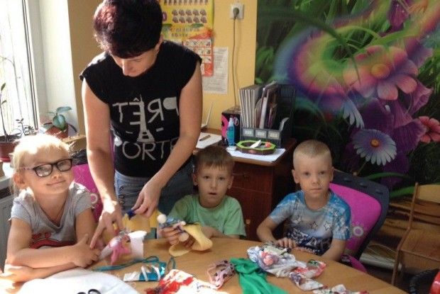 У Ковелі дітей з інвалідністю вчили робити ляльки мотанки