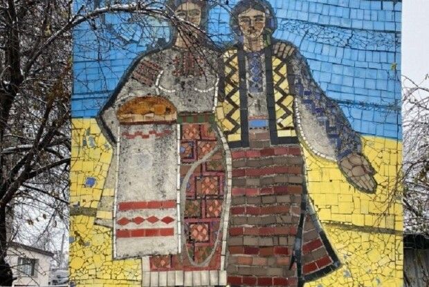 «Це ж українці!» Стелу дружби народів у Рівному вимагають повернути на місце  