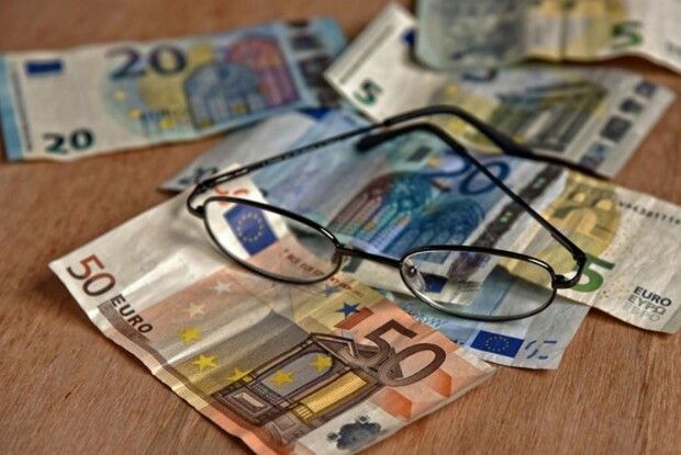 Як добрі люди чесним людям просто так гроші роздавали