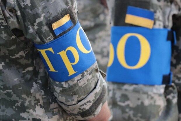 На Рівненщині членам добровольчих формувань заборонили безпідставно носити зброю та хизуватися нею