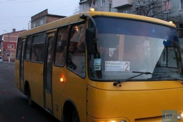 У Нововолинській міськраді заступилися за водія, який не впустив у маршрутку дідуся
