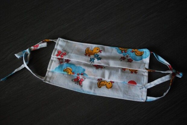 Працівники Рівненського зоопарку взялися за пошиття масок (фото)