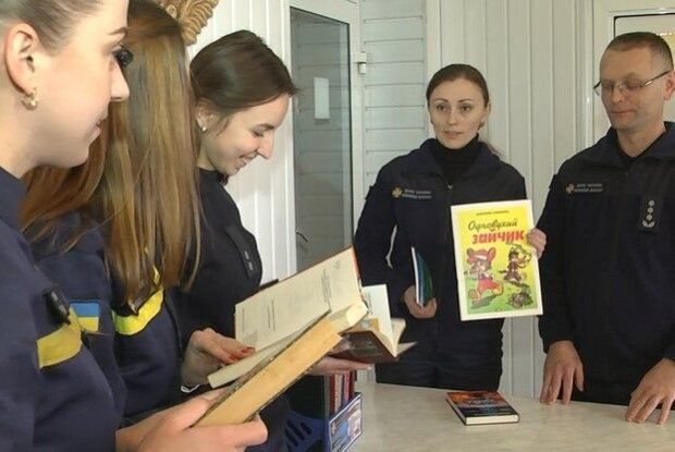 Волинські рятувальники заснували у своєму управлінні бібліотеку