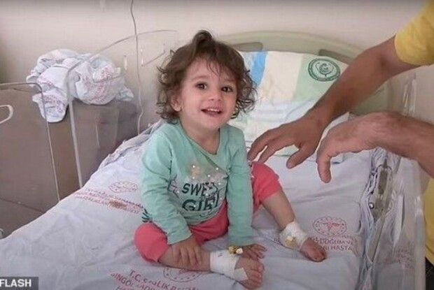 У Туреччині дворічна дівчинка загризла півметрову змію