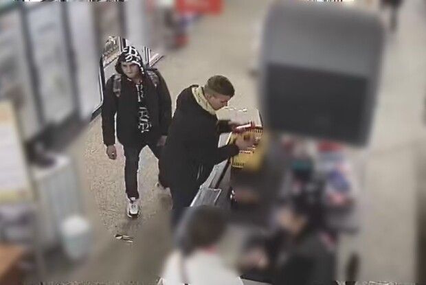 Шукають молодиків, які обікрали магазин у Рожищі (Фото)