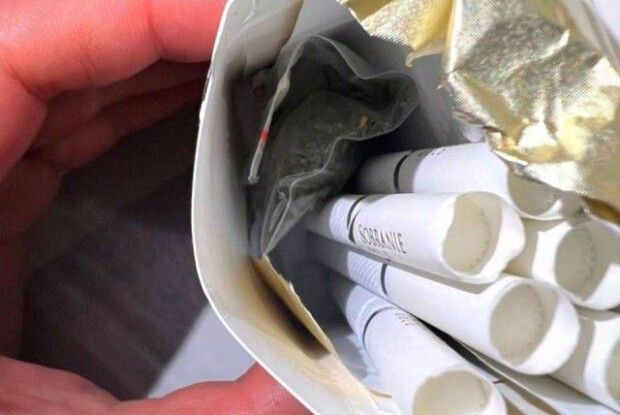 У центрі Луцька в пункті незламності затримали чоловіка з наркотиками (Фото)