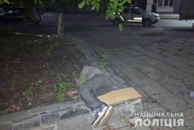 У Рівному знайшли мертвого чоловіка: просять допомогти встановити особу (Фото)