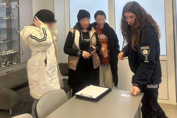 Фокус не пройшов: сестри-близнючки намагалися ошукати Сервісний центр МВС