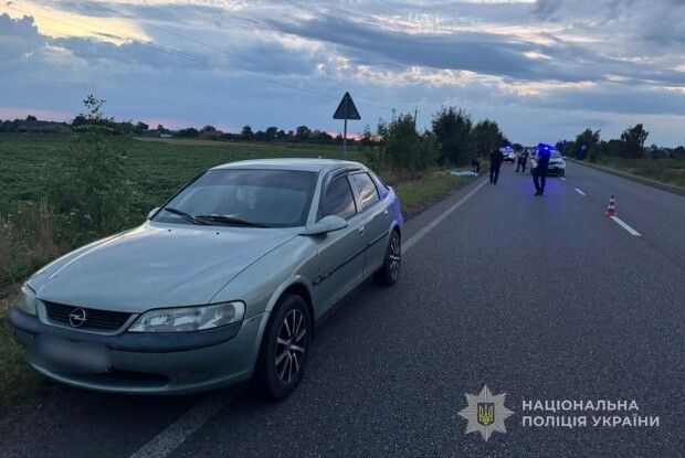 На Волині пасажирка вистрибнула з авто на ходу і потрапила під колеса