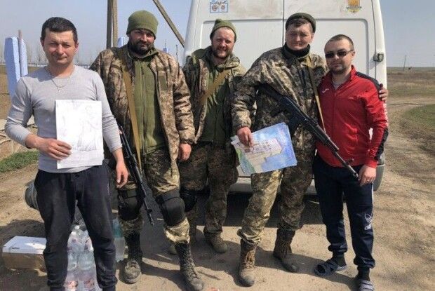 Вибухова хвиля від третього снаряда поховала волинянина під землею в окопі...