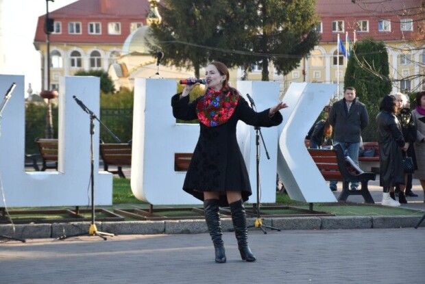 У Луцьку відбувся патріотичний концерт просто неба (Фото)