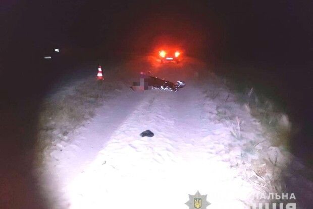 На Рівненщині мотоцикліст переїхав на смерть чоловіка, який лежав на дорозі